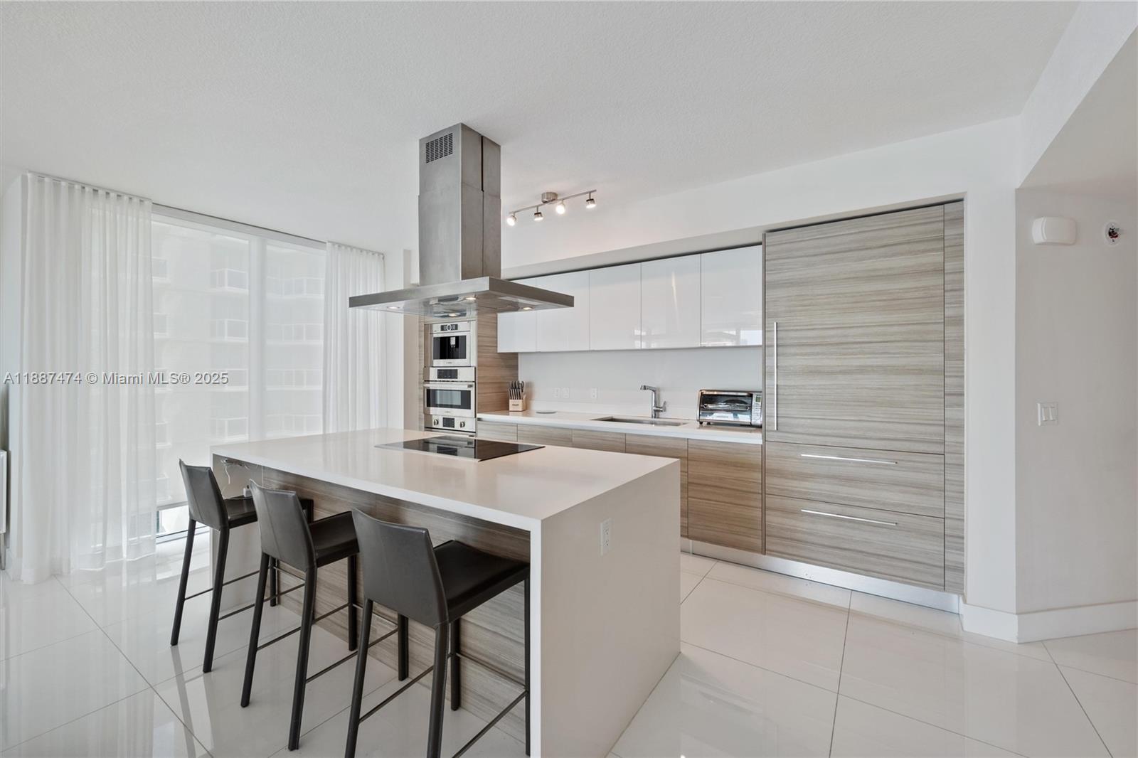 PARQUE TOWERS CONDO - Residential Lease