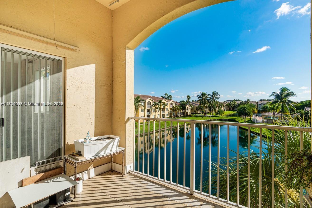 Resort Style 2/2 Condo, walking distance to Nova Southeastern University. Lake view from 3rd floor balcony. Complex in excellent condition. Location is excellent on South University Drive in Davie with 595 near but not too near, great restaurants, Colleges, Great Shopping Plazas, churches, Supermarkets. And the really great asset is the condtion of the condo.
Showroom desinger style, with all new kitchen and appliances, bathrooms and floors. See for yourself in the many pictures attached. Dogs up to 25lbs allowed. Rent after closing. Special Assessments $131.40 per month.