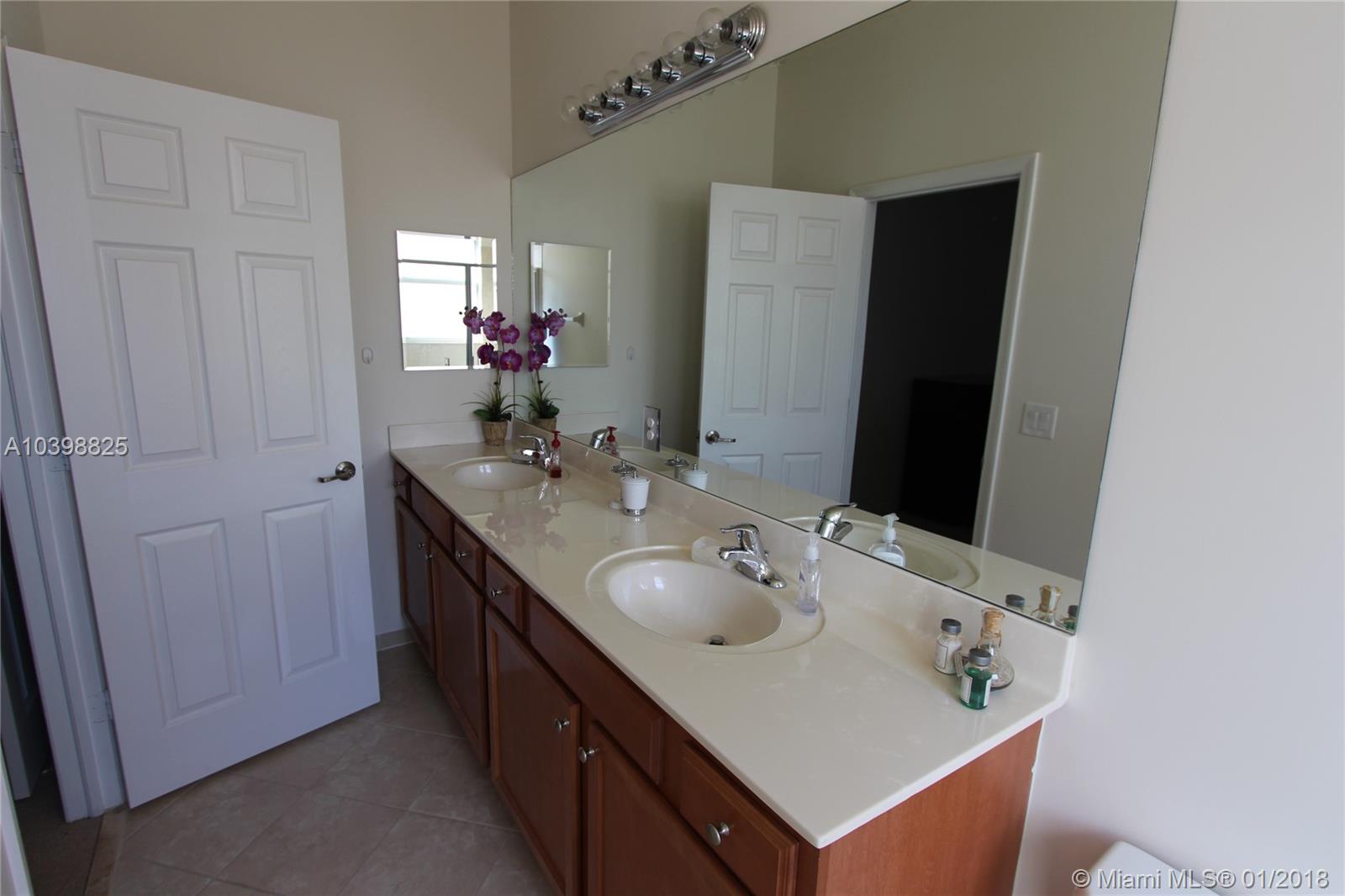 SANTORINI - Residential Lease