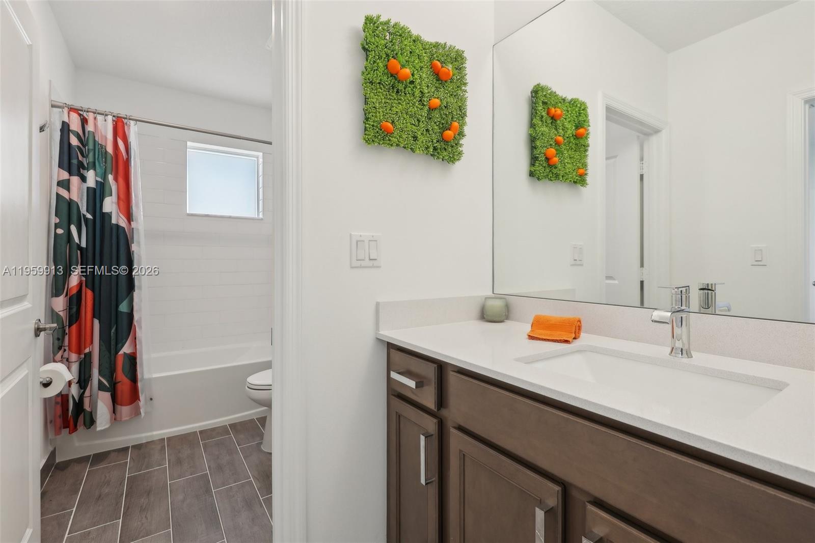 CRYSTAL LAKE 1ST SEC - Residential