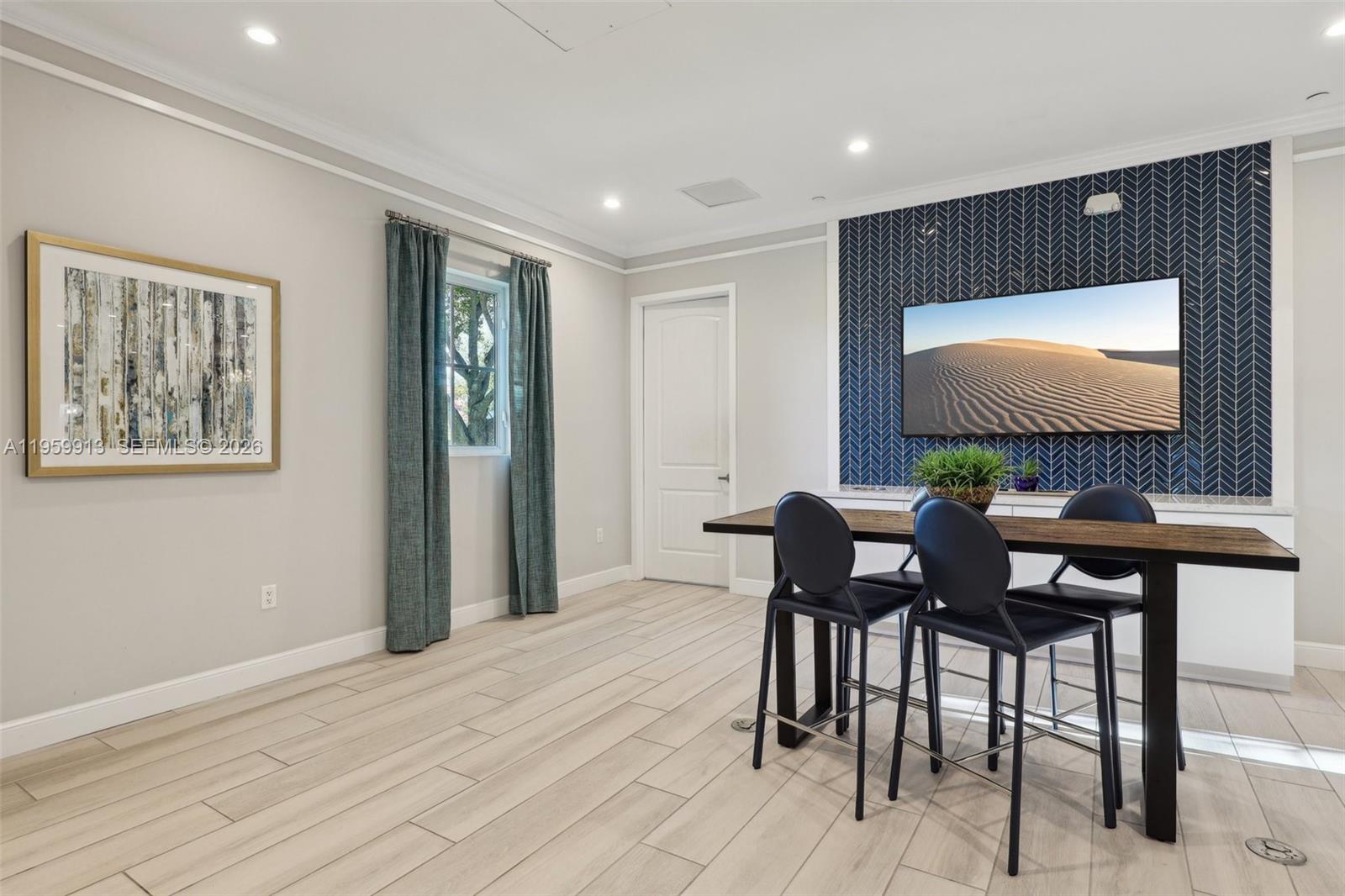 CRYSTAL LAKE 1ST SEC - Residential