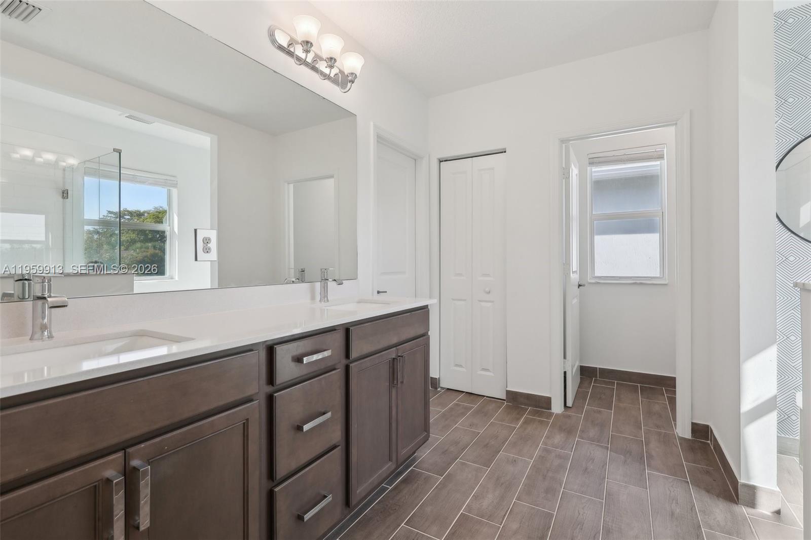 CRYSTAL LAKE 1ST SEC - Residential