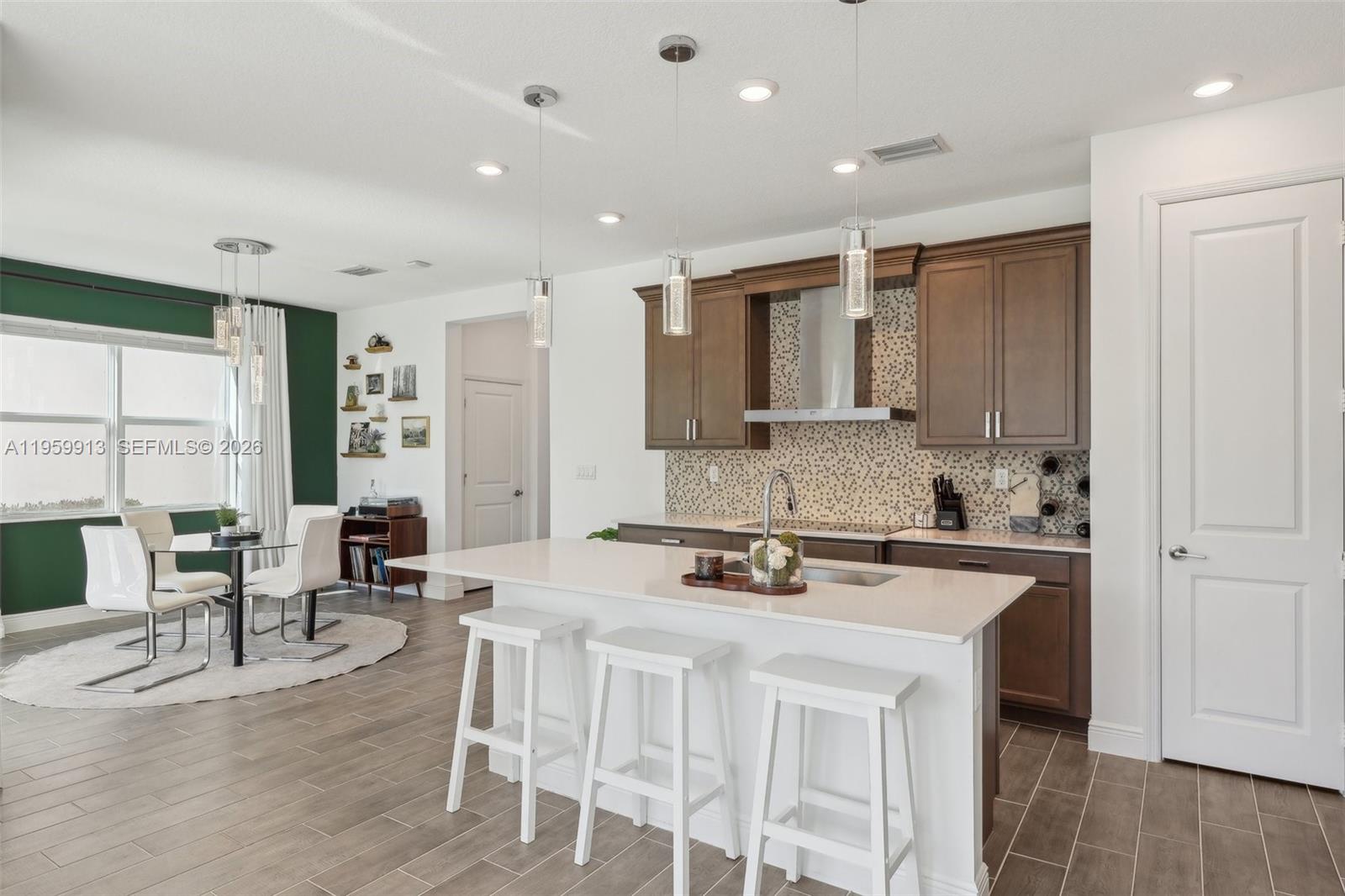 CRYSTAL LAKE 1ST SEC - Residential