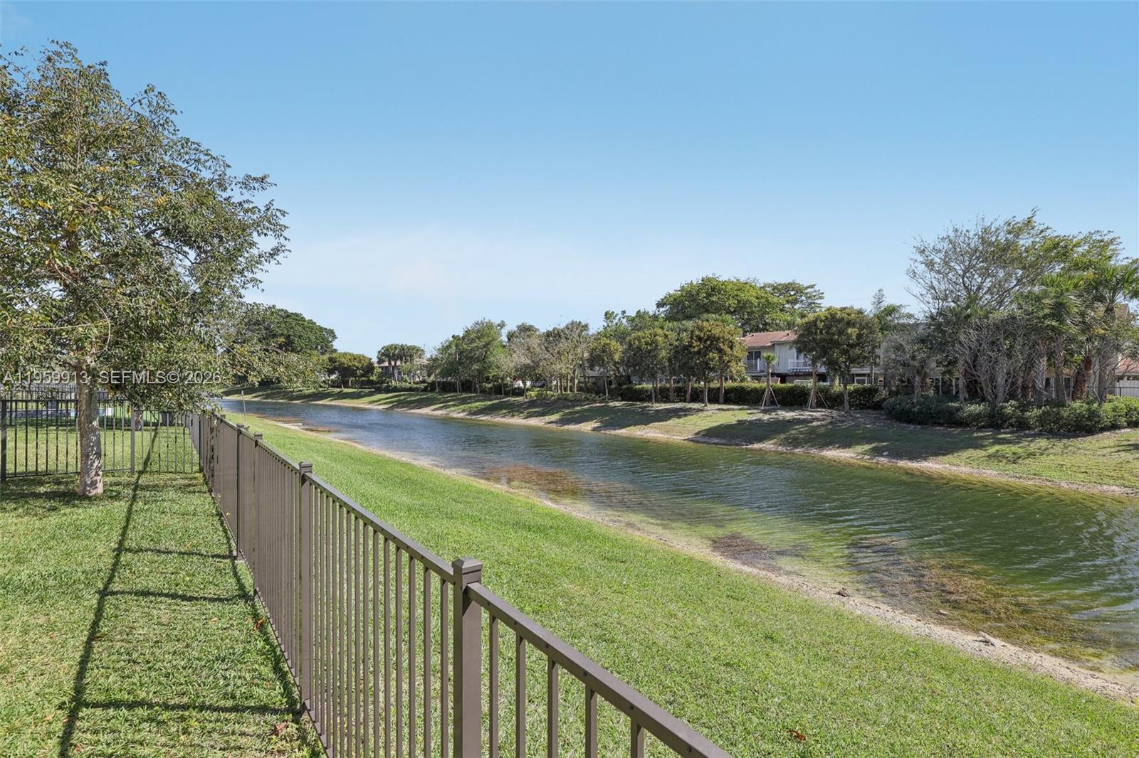 CRYSTAL LAKE 1ST SEC - Residential