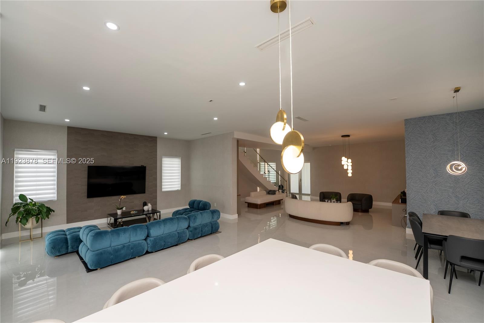 OASIS PARK SQUARE AT DORAL - Residential