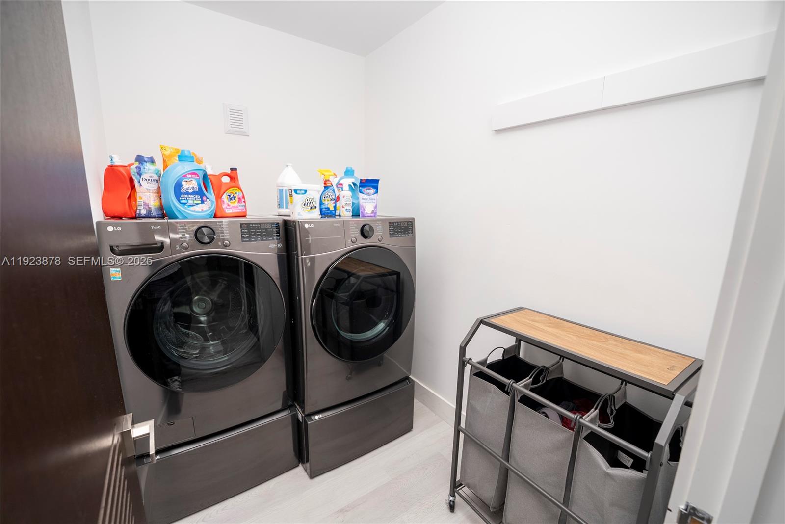 OASIS PARK SQUARE AT DORAL - Residential