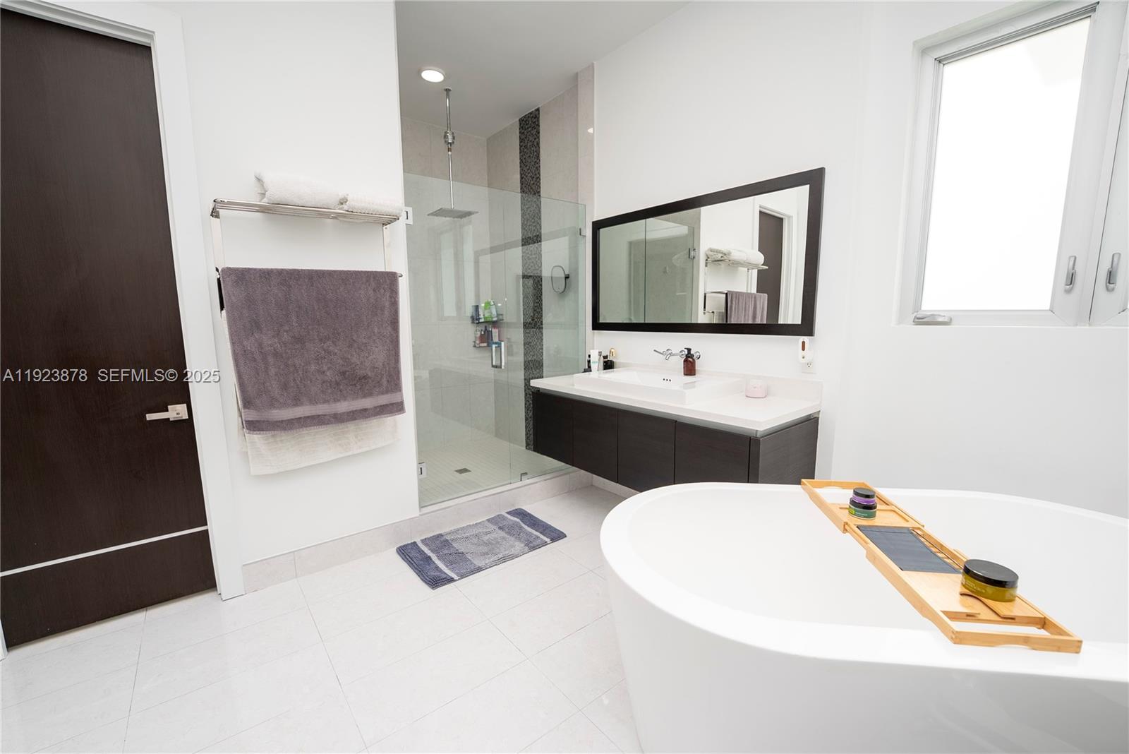 OASIS PARK SQUARE AT DORAL - Residential