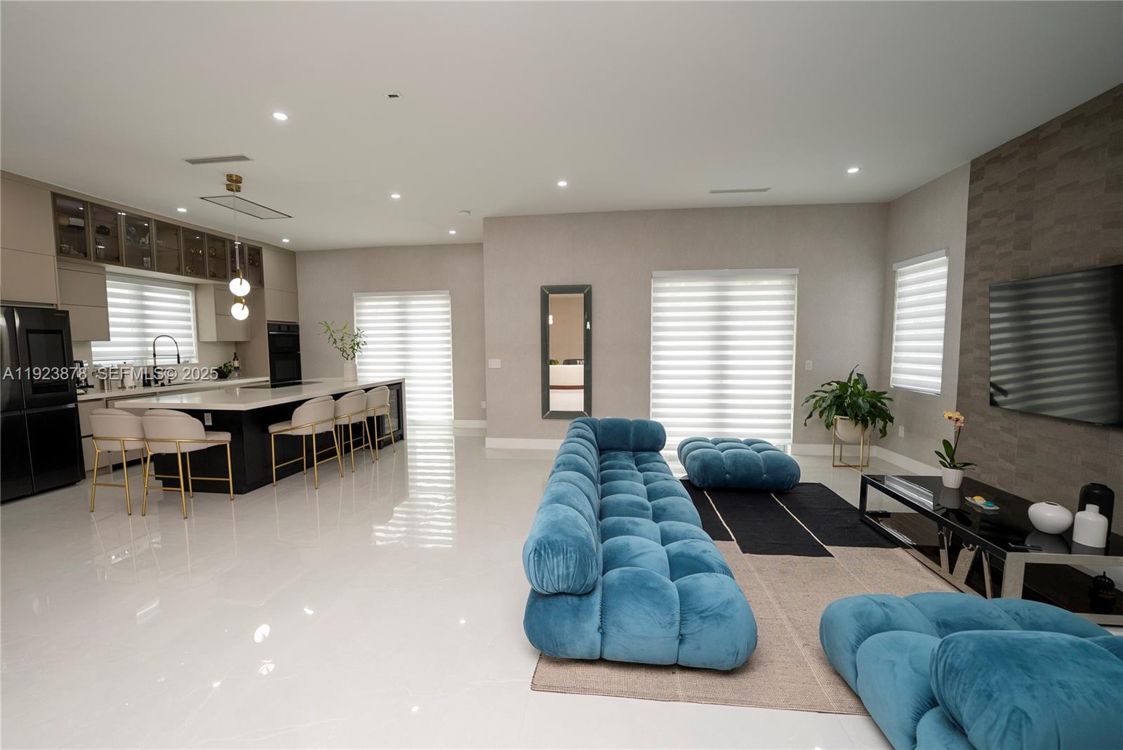 OASIS PARK SQUARE AT DORAL - Residential