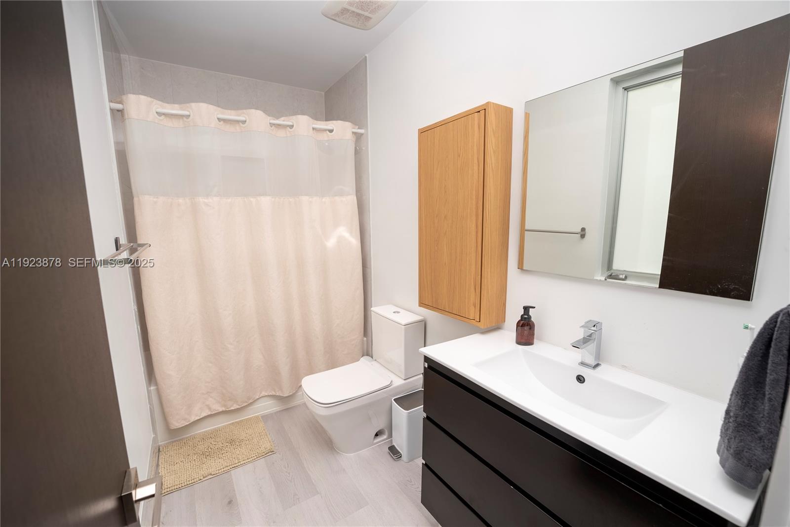 OASIS PARK SQUARE AT DORAL - Residential