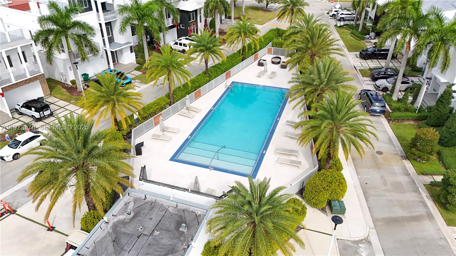 OASIS PARK SQUARE AT DORAL - Residential