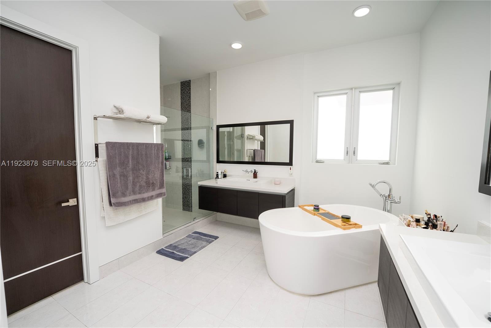 OASIS PARK SQUARE AT DORAL - Residential