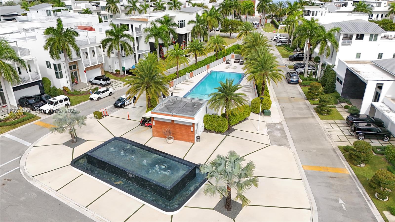 OASIS PARK SQUARE AT DORAL - Residential