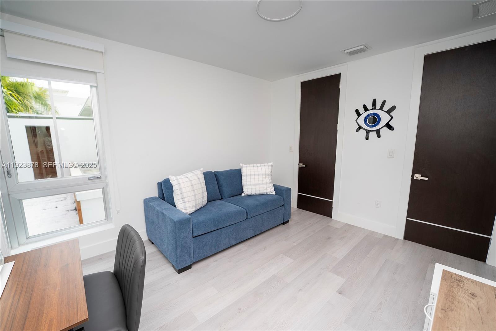 OASIS PARK SQUARE AT DORAL - Residential