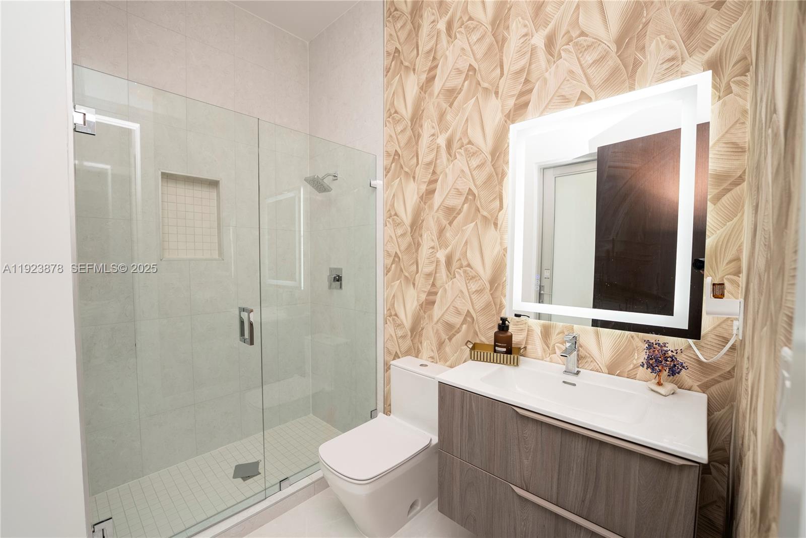 OASIS PARK SQUARE AT DORAL - Residential