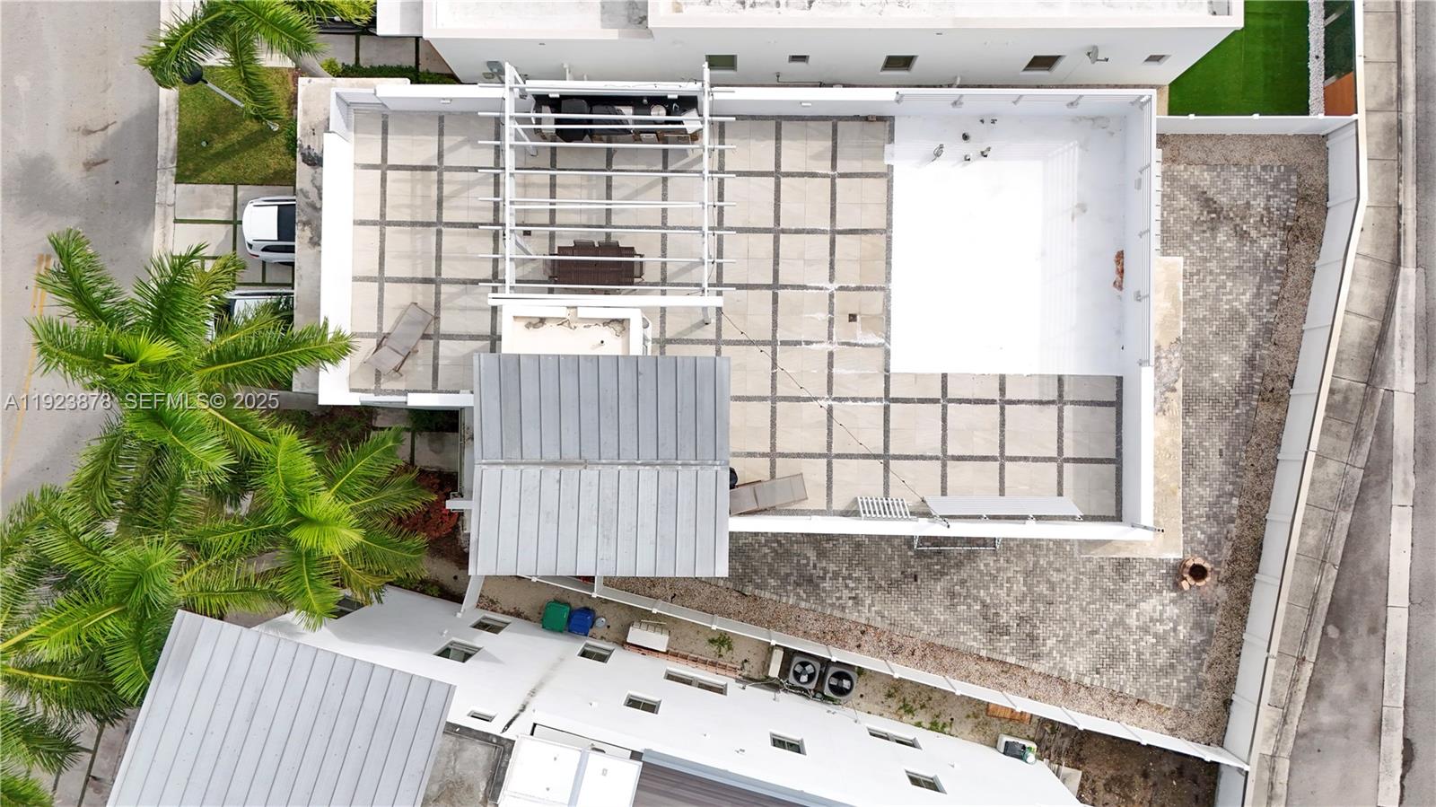 OASIS PARK SQUARE AT DORAL - Residential