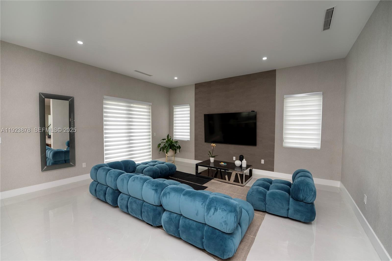 OASIS PARK SQUARE AT DORAL - Residential