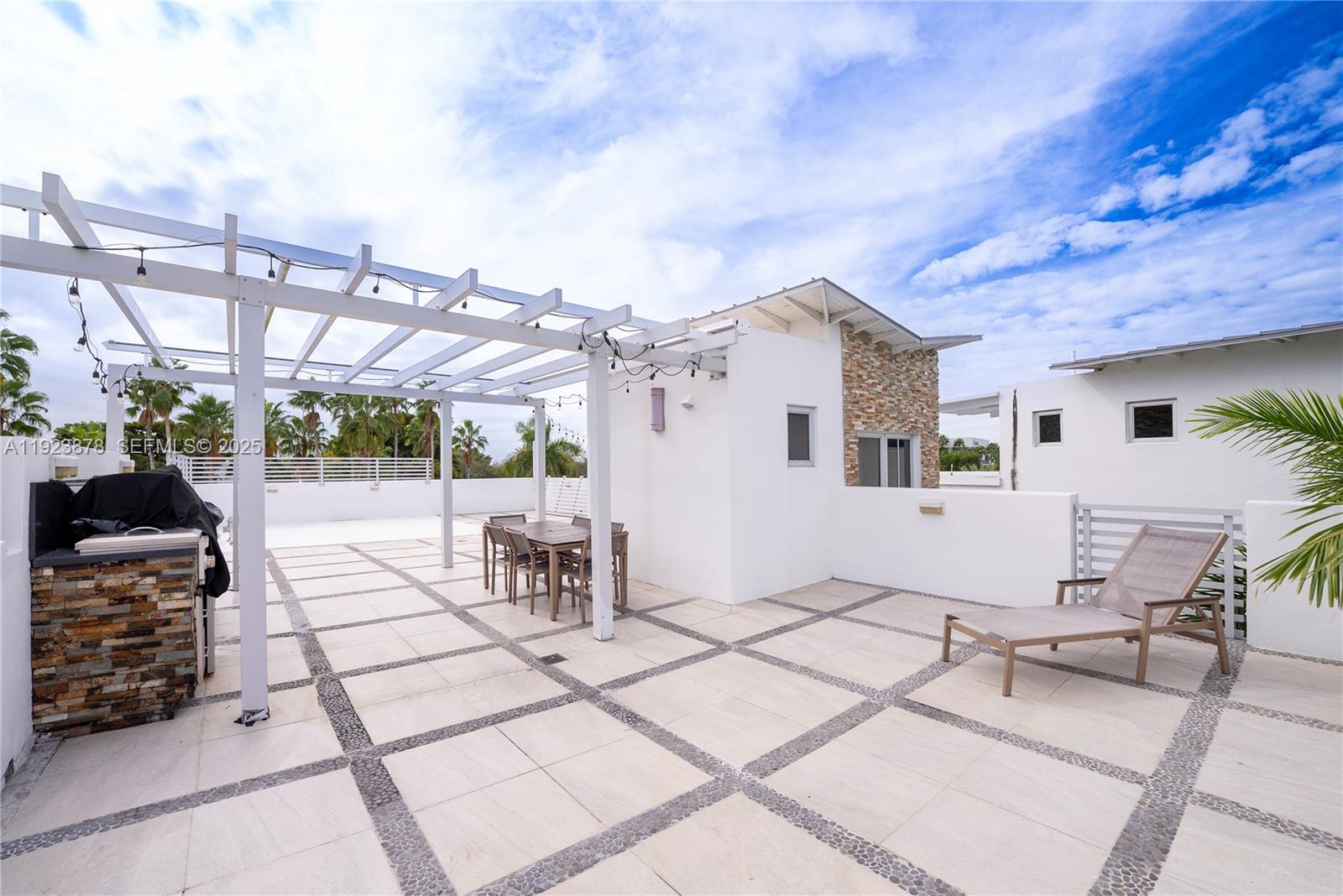 OASIS PARK SQUARE AT DORAL - Residential