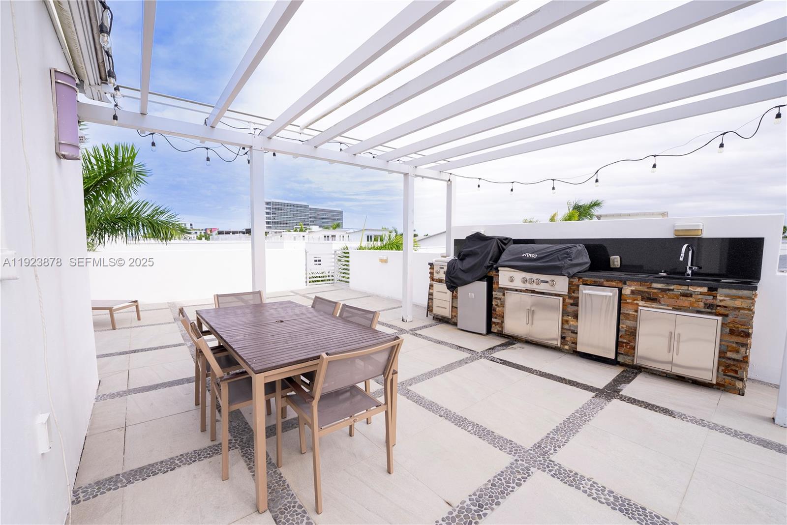 OASIS PARK SQUARE AT DORAL - Residential