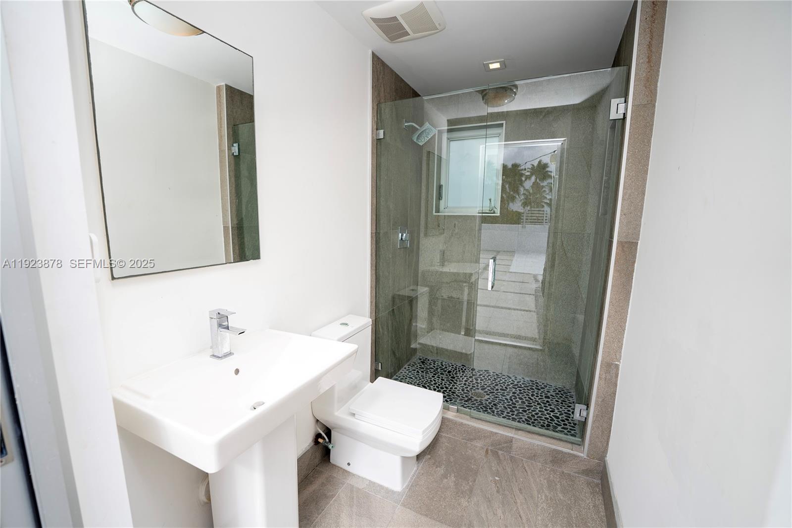 OASIS PARK SQUARE AT DORAL - Residential