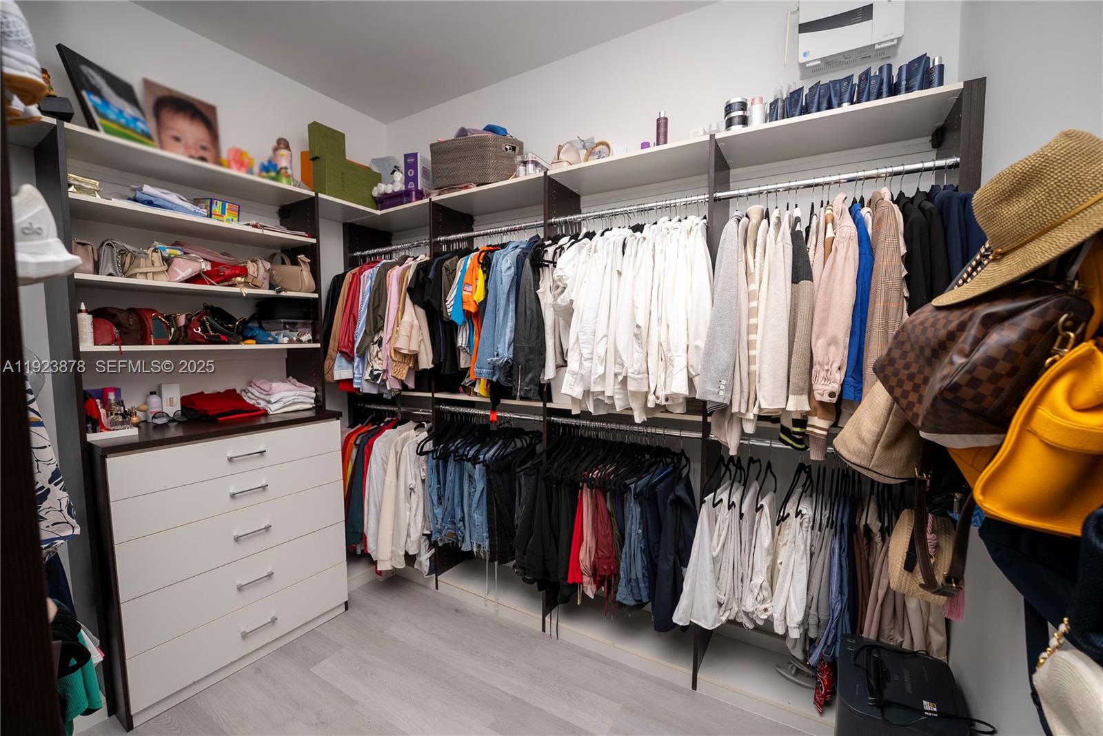 OASIS PARK SQUARE AT DORAL - Residential