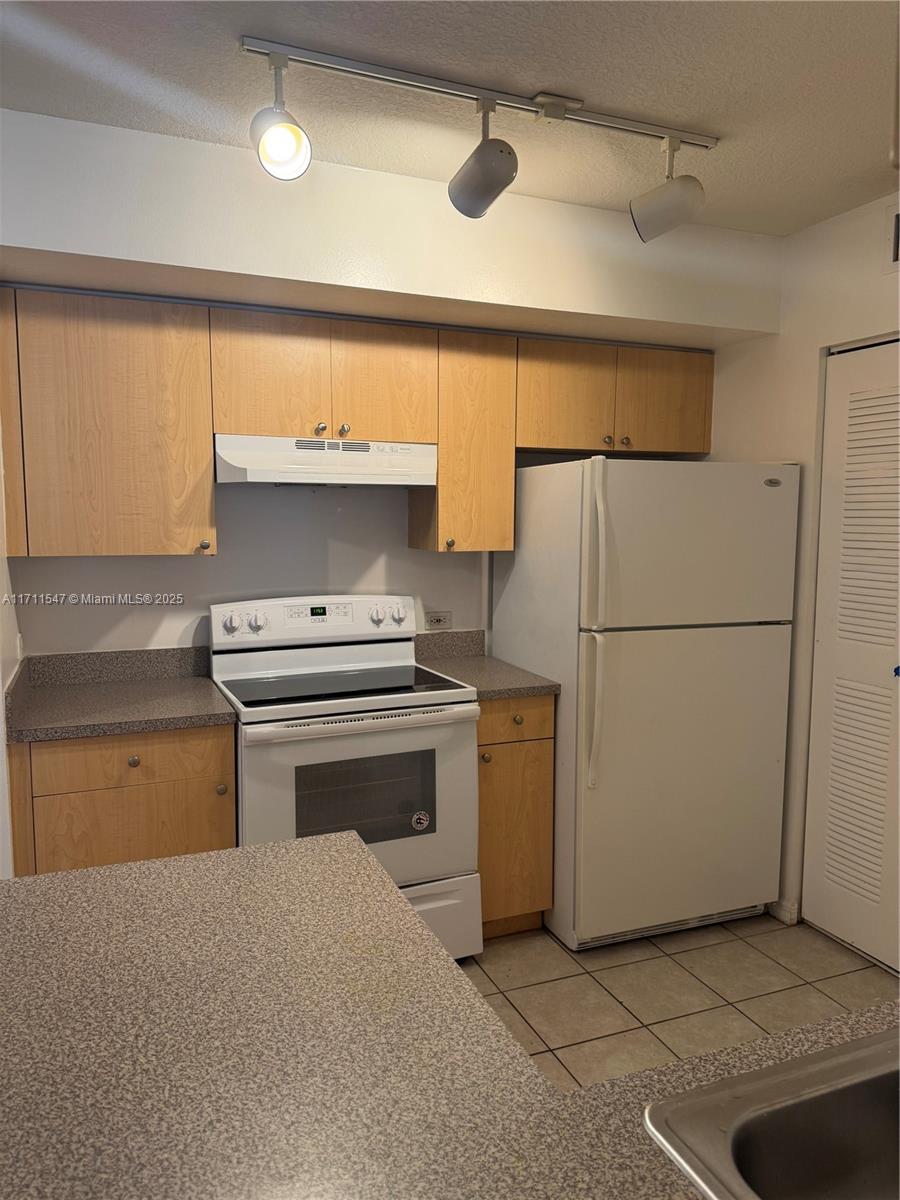 VILLA DEL SOL CONDO - Residential Lease