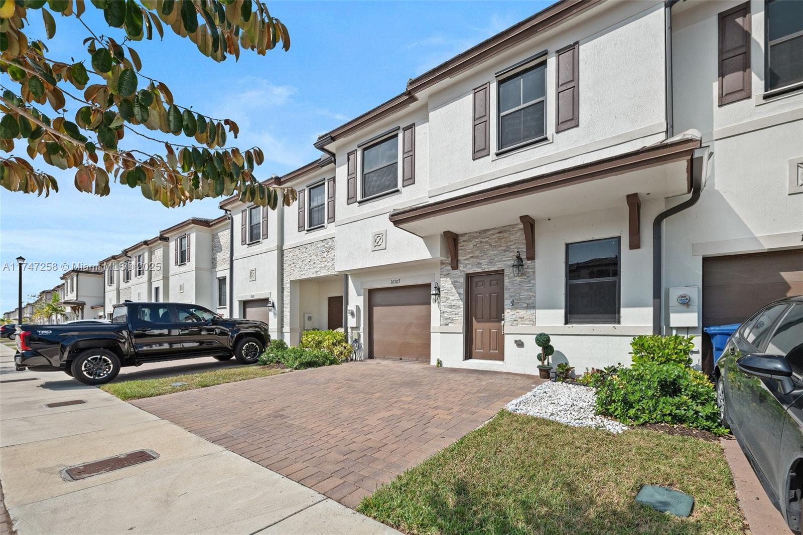 ENCLAVE SOUTH PHASE 2 - Residential