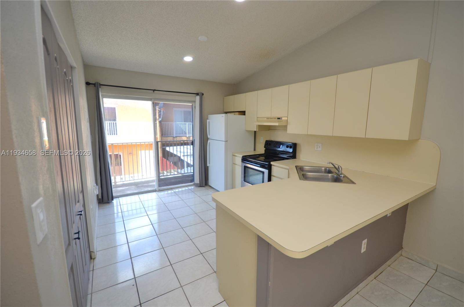 EL PRADO XV CONDO - Residential