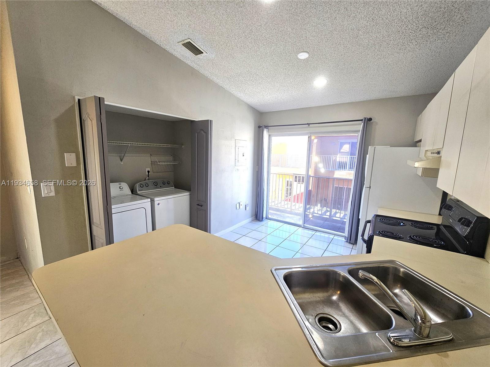 EL PRADO XV CONDO - Residential