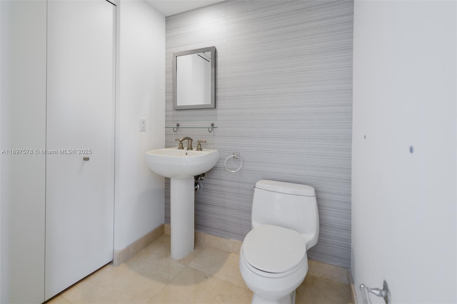 CARBONELL CONDO - Residential Lease