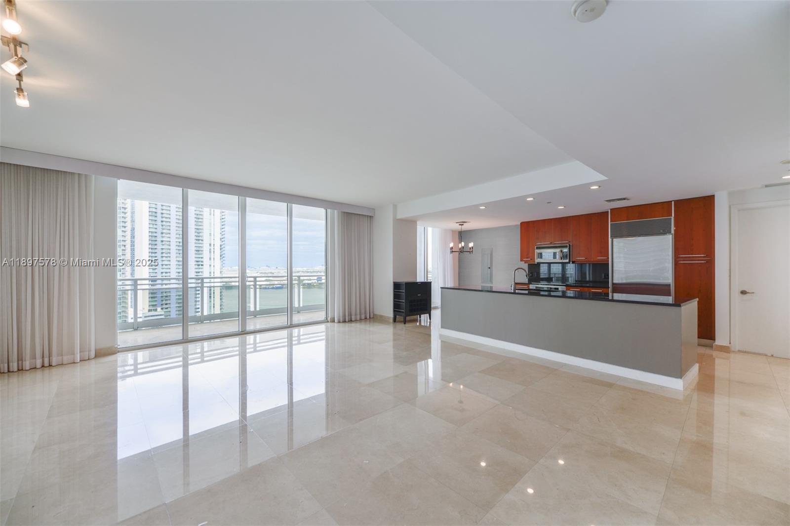 CARBONELL CONDO - Residential Lease