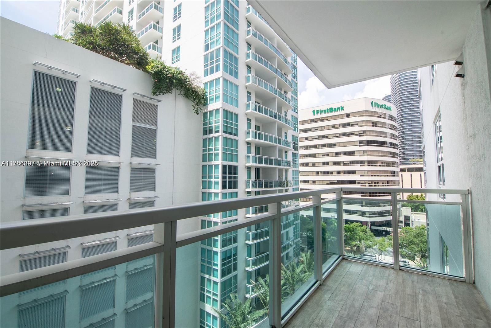 950 Brickell Bay Dr 703, Miami, Broward County, Florida - 1 Bedrooms  
1 Bathrooms - 
