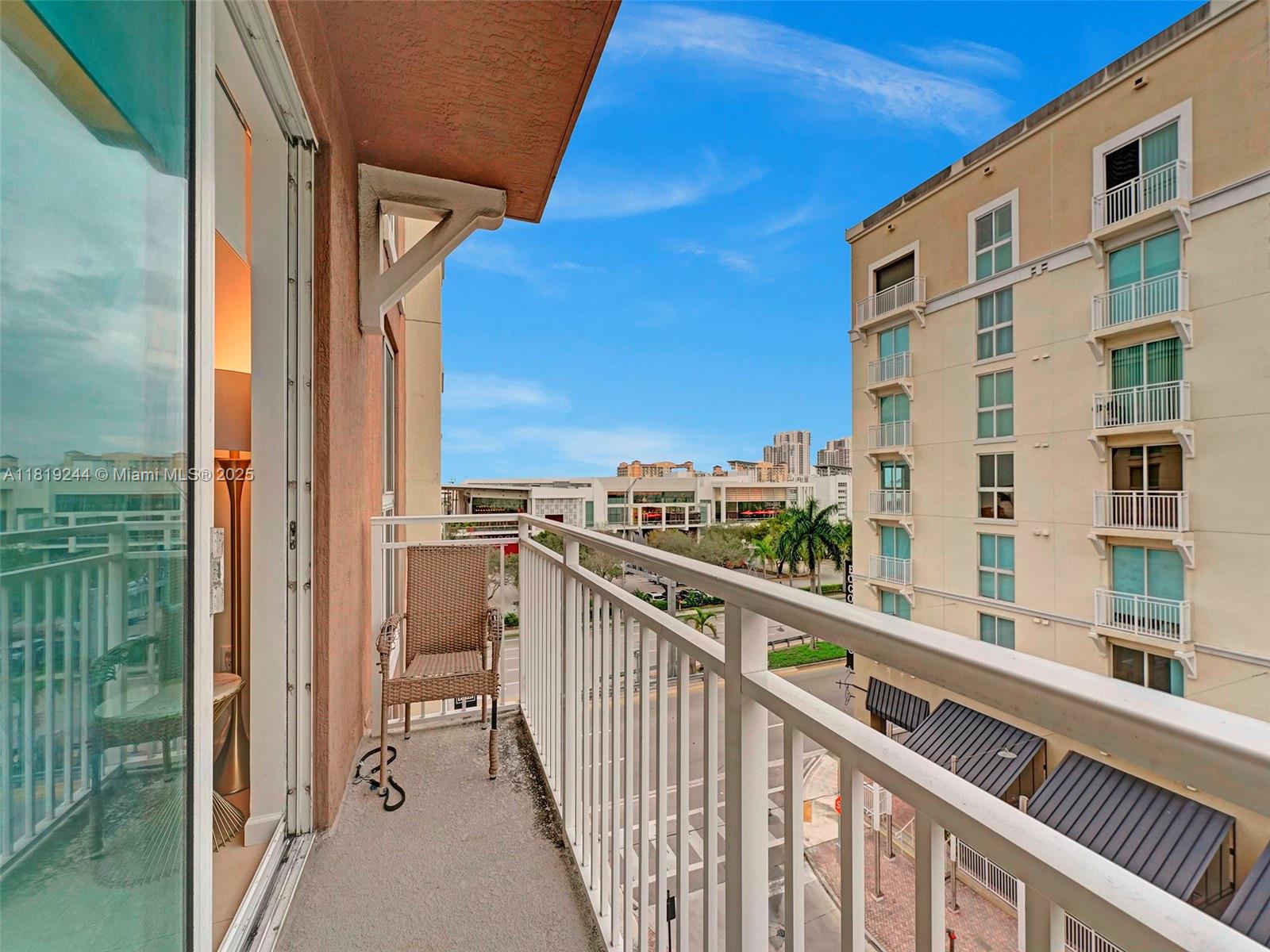 DOWNTOWN DADELAND CONDO N - Residential Lease
