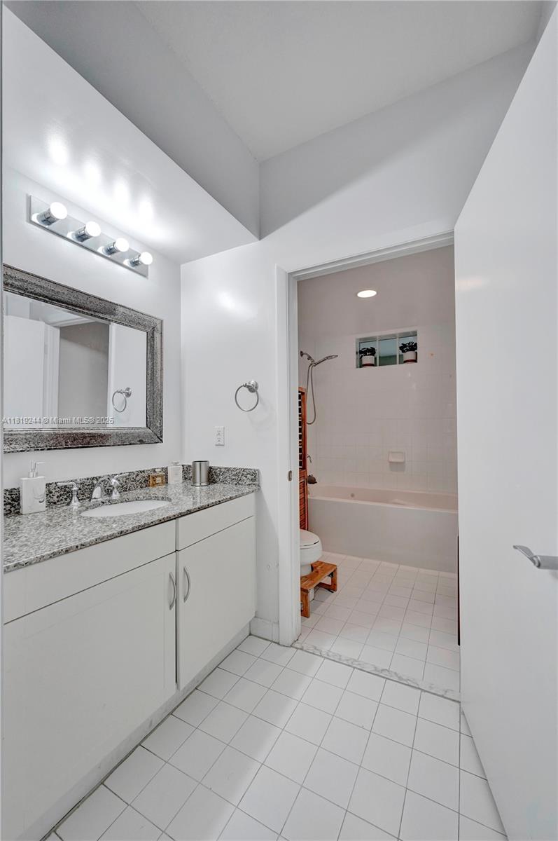 DOWNTOWN DADELAND CONDO N - Residential Lease