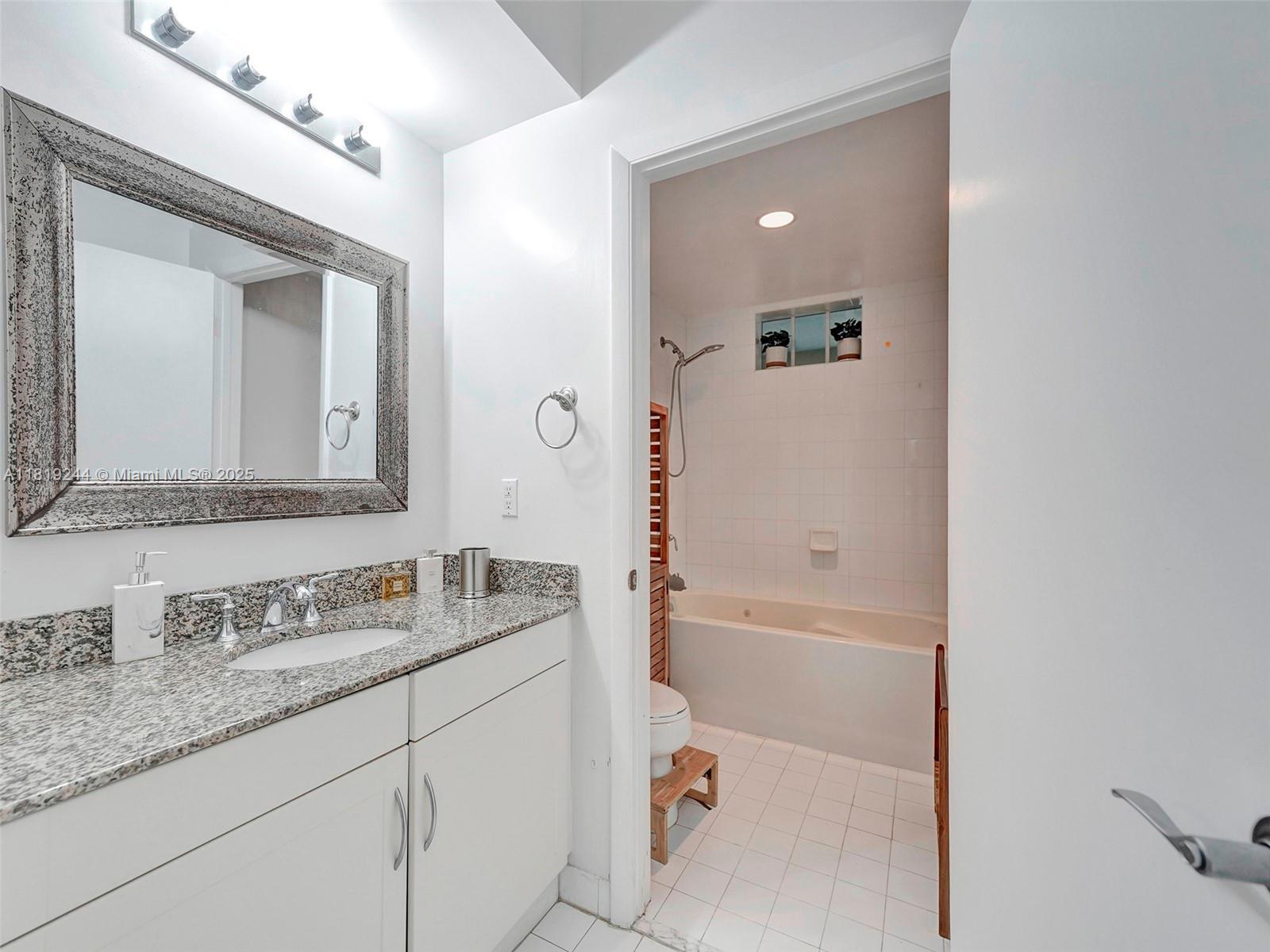 DOWNTOWN DADELAND CONDO N - Residential Lease