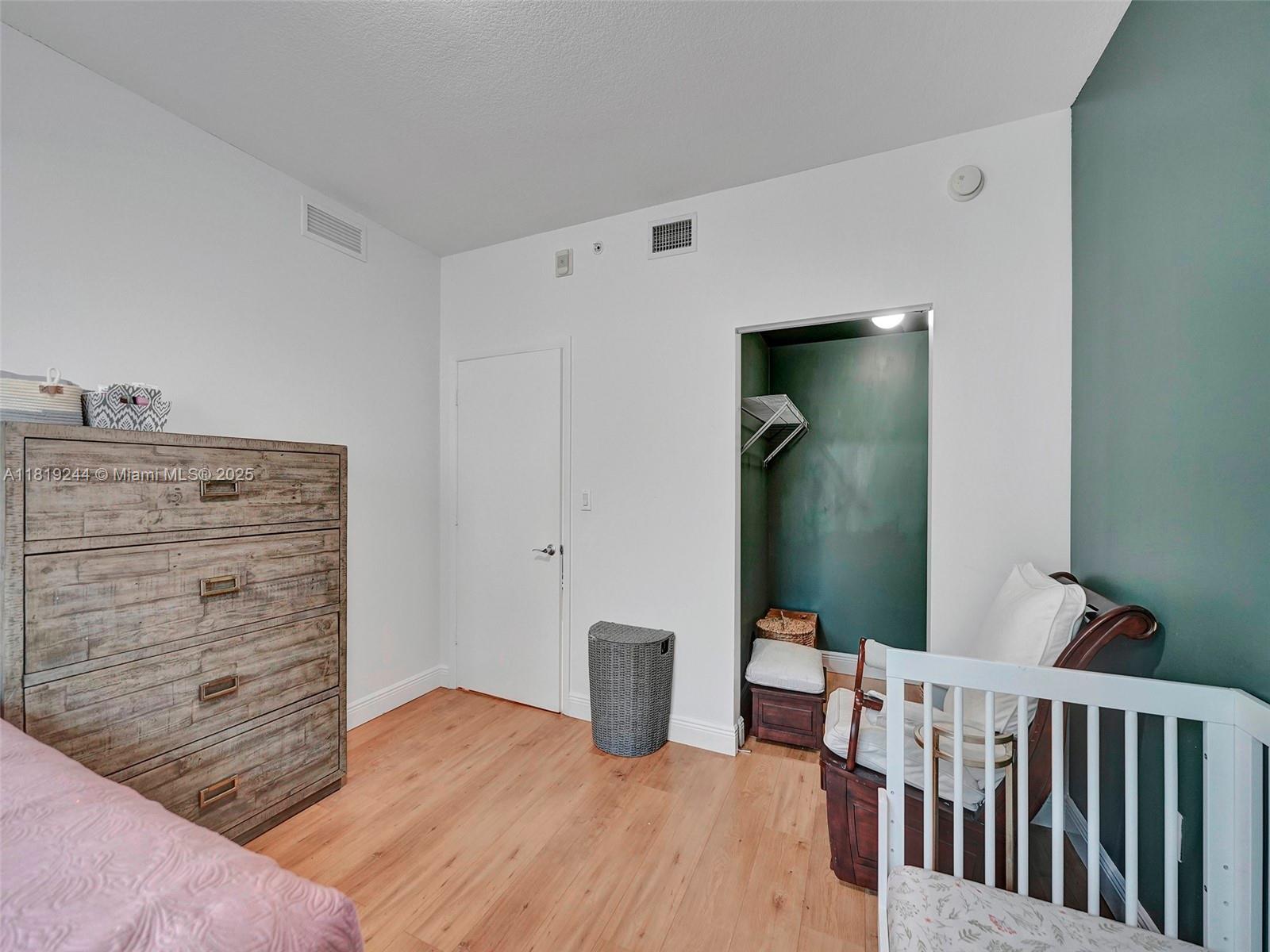 DOWNTOWN DADELAND CONDO N - Residential Lease