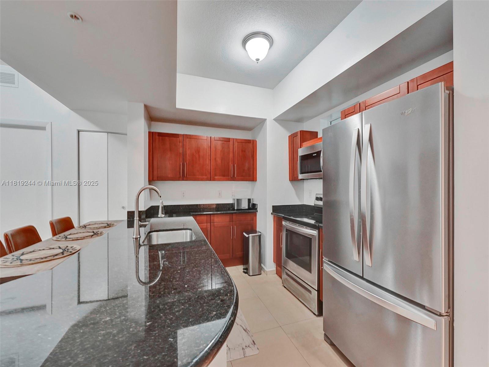 DOWNTOWN DADELAND CONDO N - Residential Lease