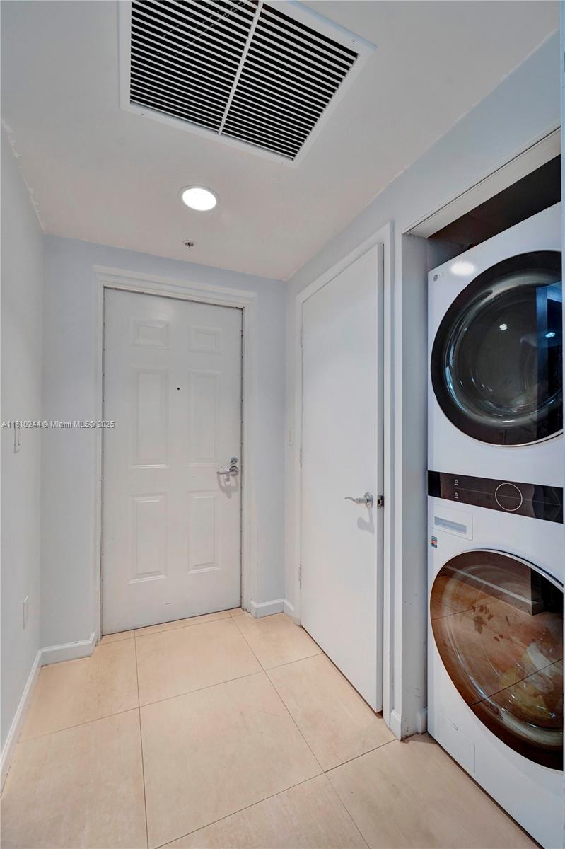 DOWNTOWN DADELAND CONDO N - Residential Lease