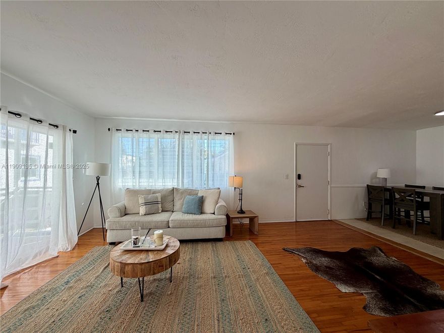 Beautifully furnished 2-bedroom, 2-bathroom apartment available for immediate move-in! Ideally situated just half
a mile from the beach and the world-renowned Bal Harbour Shops. The unit comes fully equipped with TV, bed,
sofa, vanity, and nightstands. Residents can enjoy outdoor spaces with a BBQ area, perfect for gatherings and
entertaining. Move-in ready and designed to offer the best of coastal living!