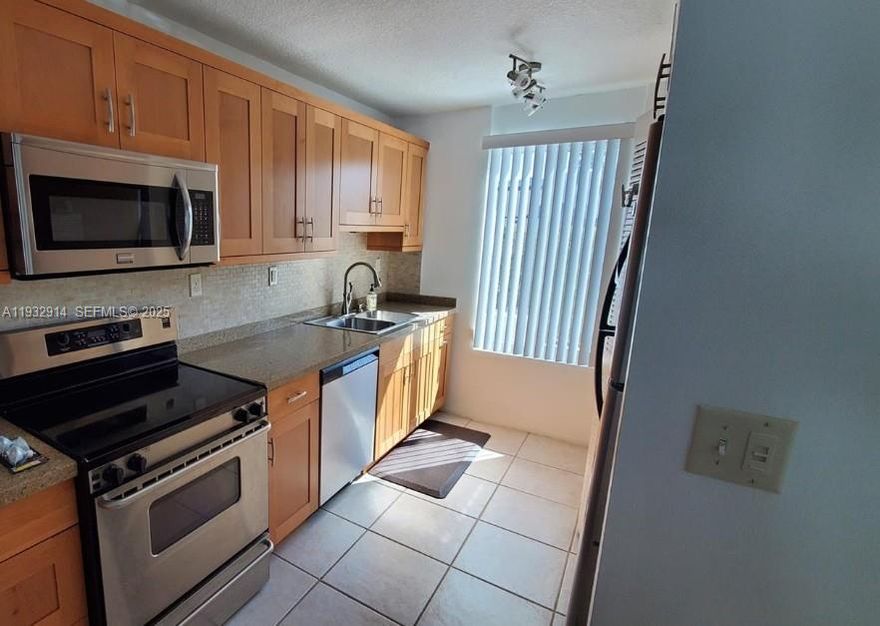 Excellent 2-bedroom, 2-bathroom unit with in-unit washer and dryer. Great location near schools, supermarkets, restaurants, and much more.