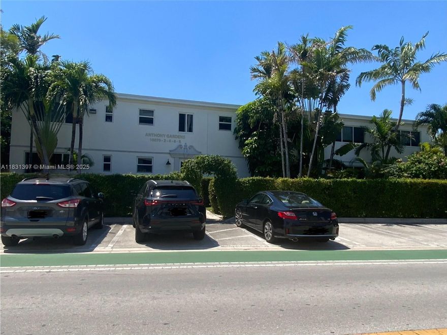 Wonderful cozy 1 bedroom 1 bathroom apartment in Bay Harbor Islands. Amazing hardwood floor, impact widows. Building has a very beautiful garden. One assigned parking space. Minutes away from beach,, recreational parks, restaurants, banks, coffee shops, school, supermarkets, Bal Harbour Shops and more. bal Harbor freebie ride available.