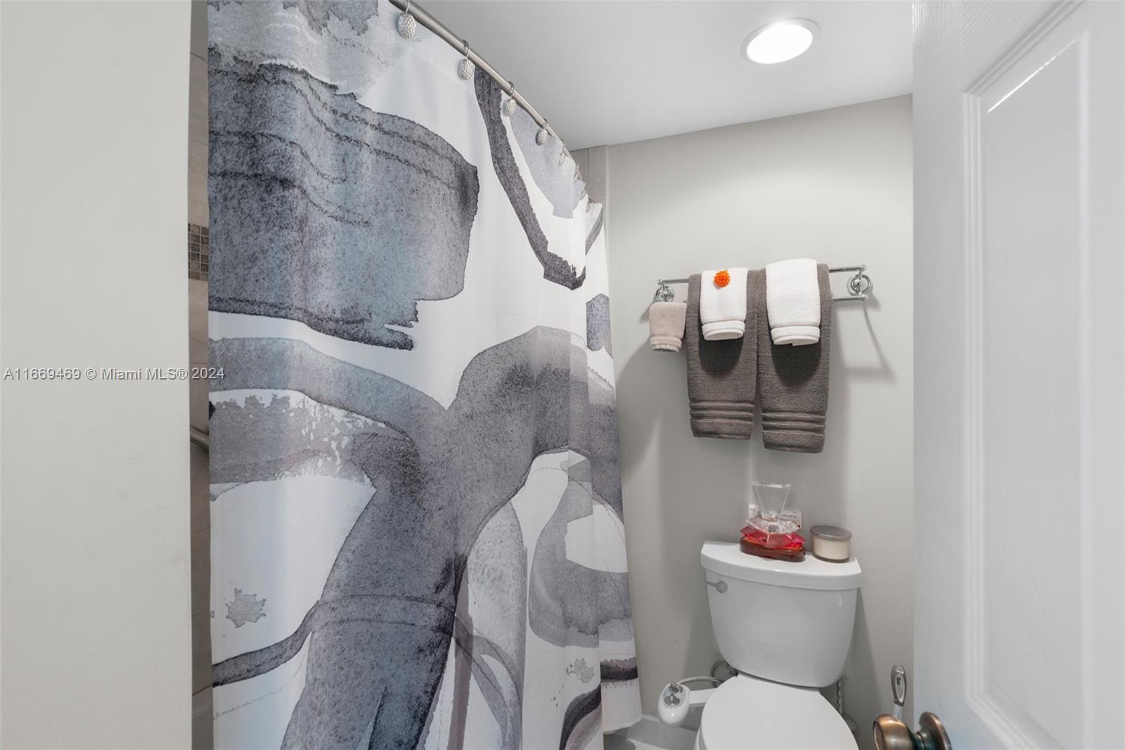 PINES OF BOCA LAGO CONDO - Residential Lease