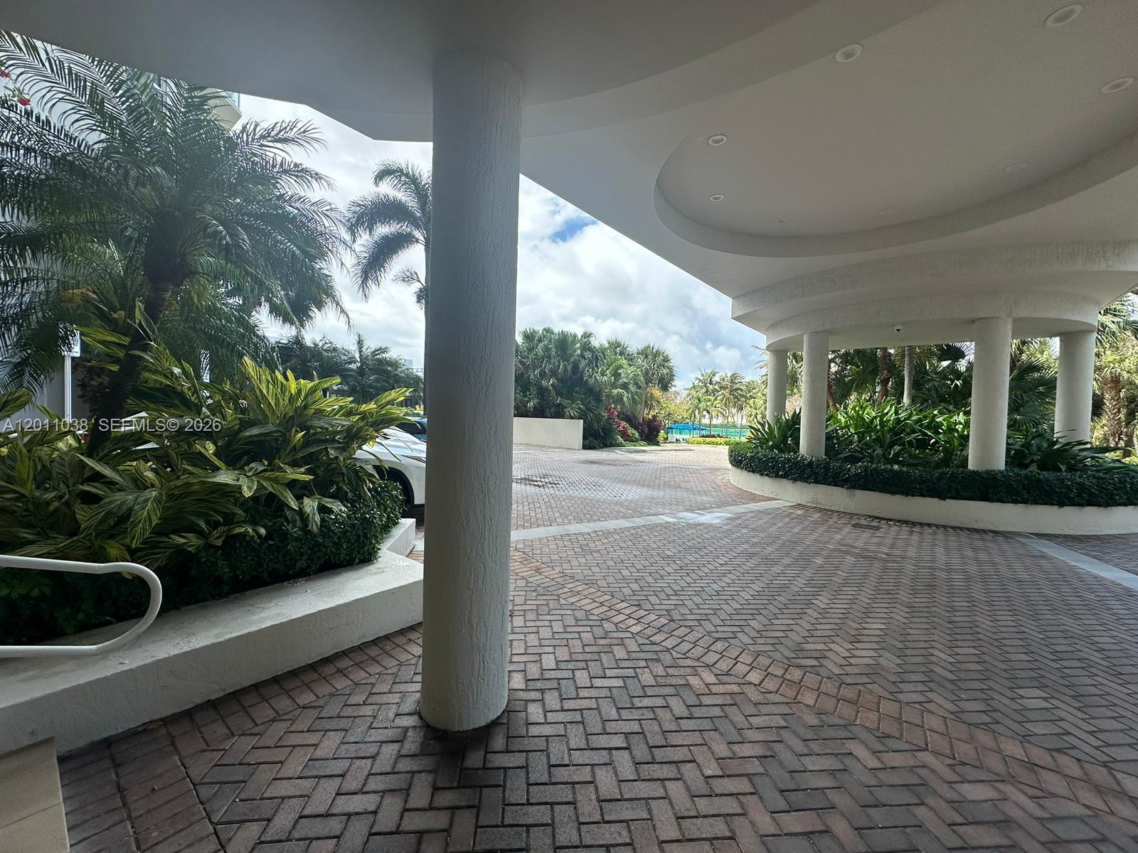 RENAISSANCE ON THE OCEAN - Residential