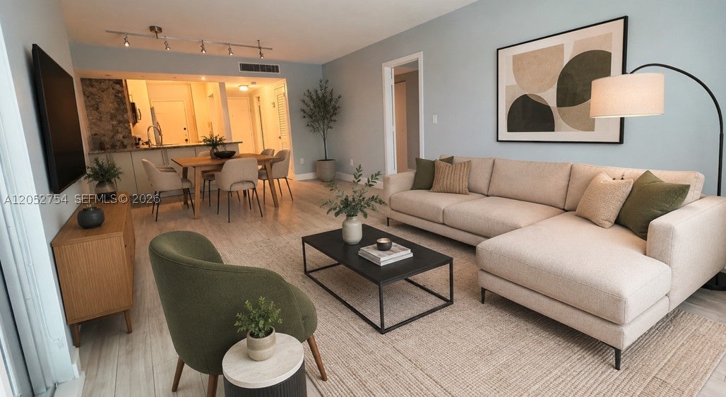 2899 Collins Ave 724