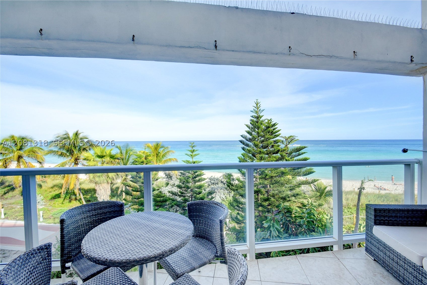 5445 Collins Ave P2, Miami Beach, FL, 33140/$1,580,000 2 5445 Collins Ave P2