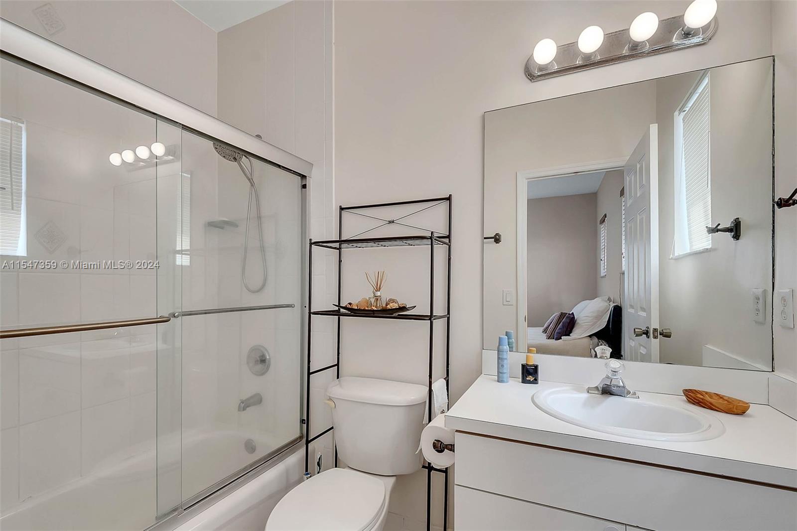 TWIN LAKE SHORES EAST - Residential