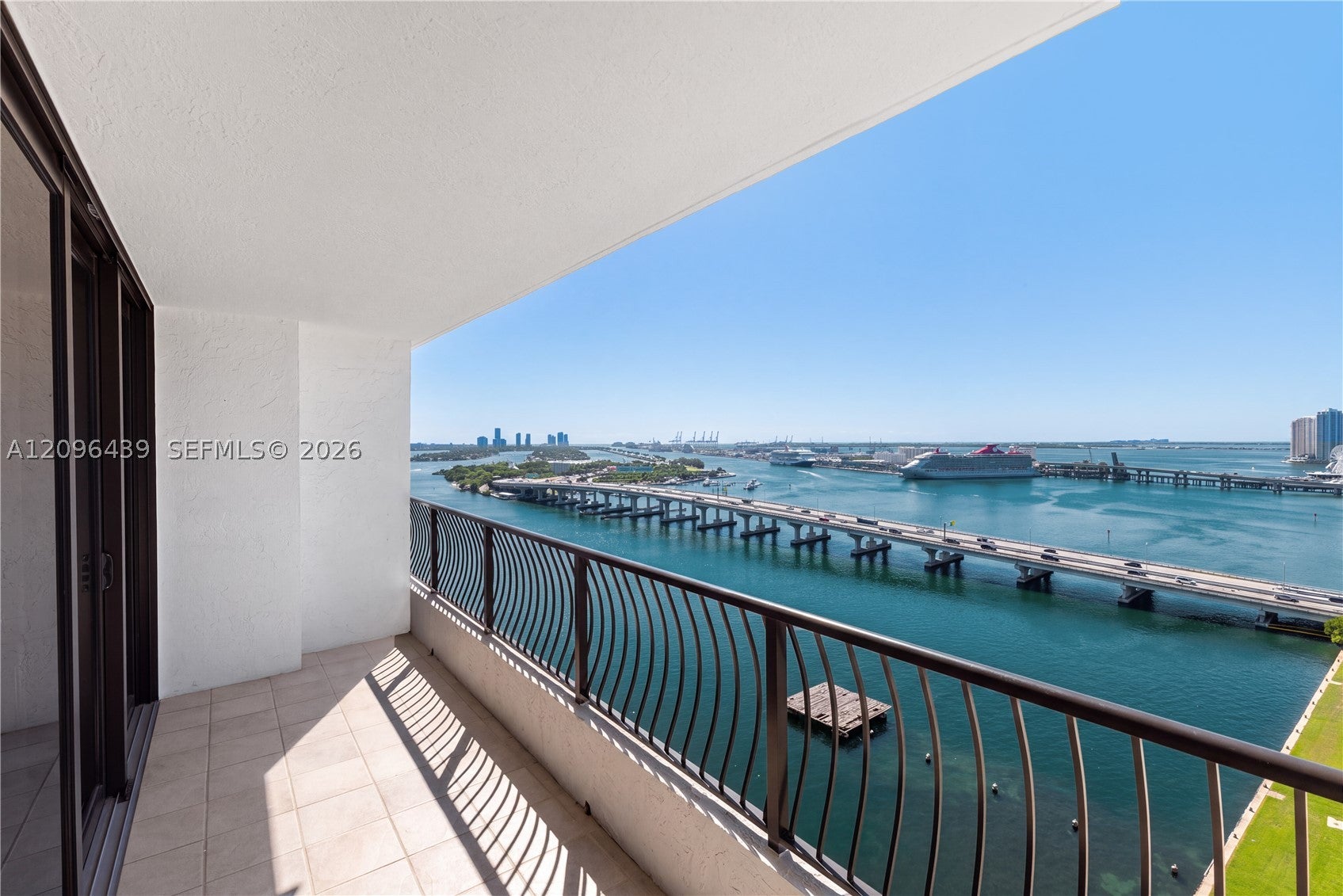 555 NE 15th St 26K