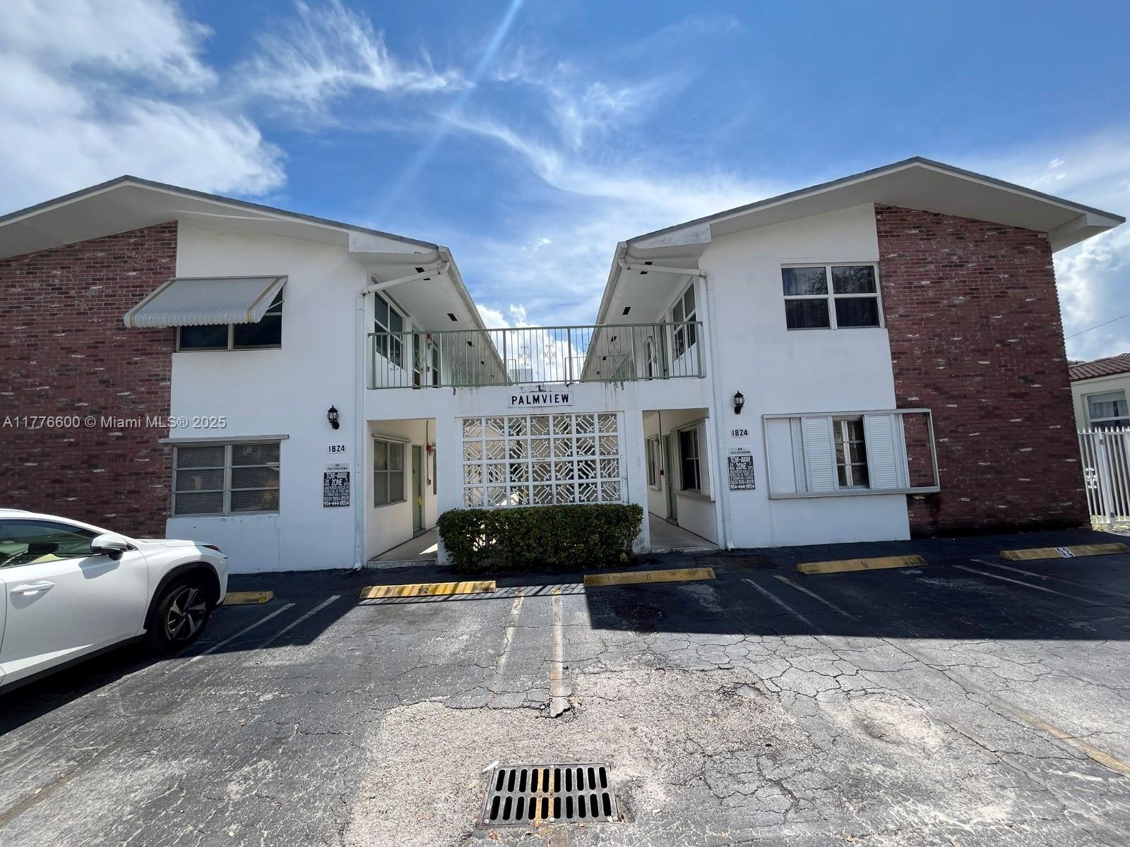 Property for Sale at 1824 Monroe St 1, Hollywood, Broward County, Florida - Bedrooms: 1 
Bathrooms: 1  - $179,900