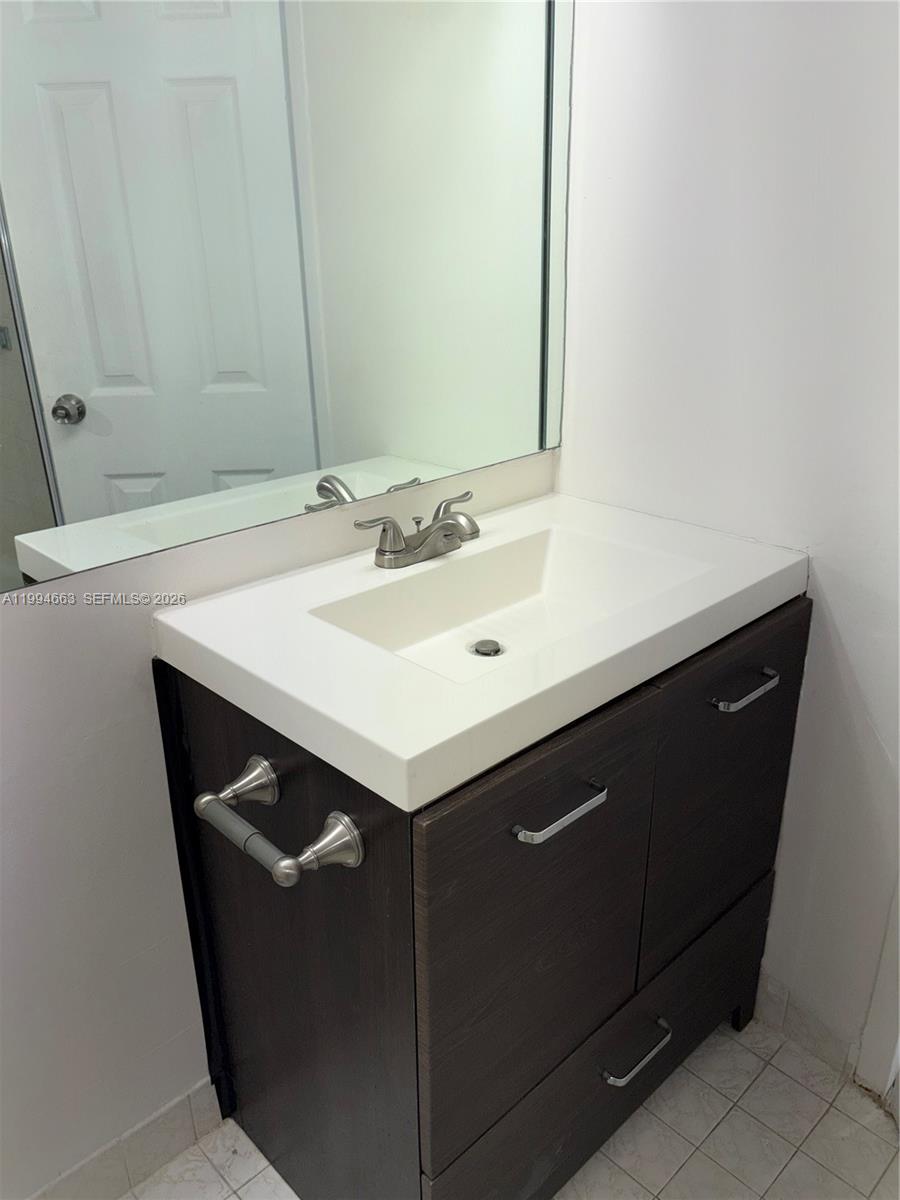 BAYVIEW TOWERS CONDO SOUT - Residential