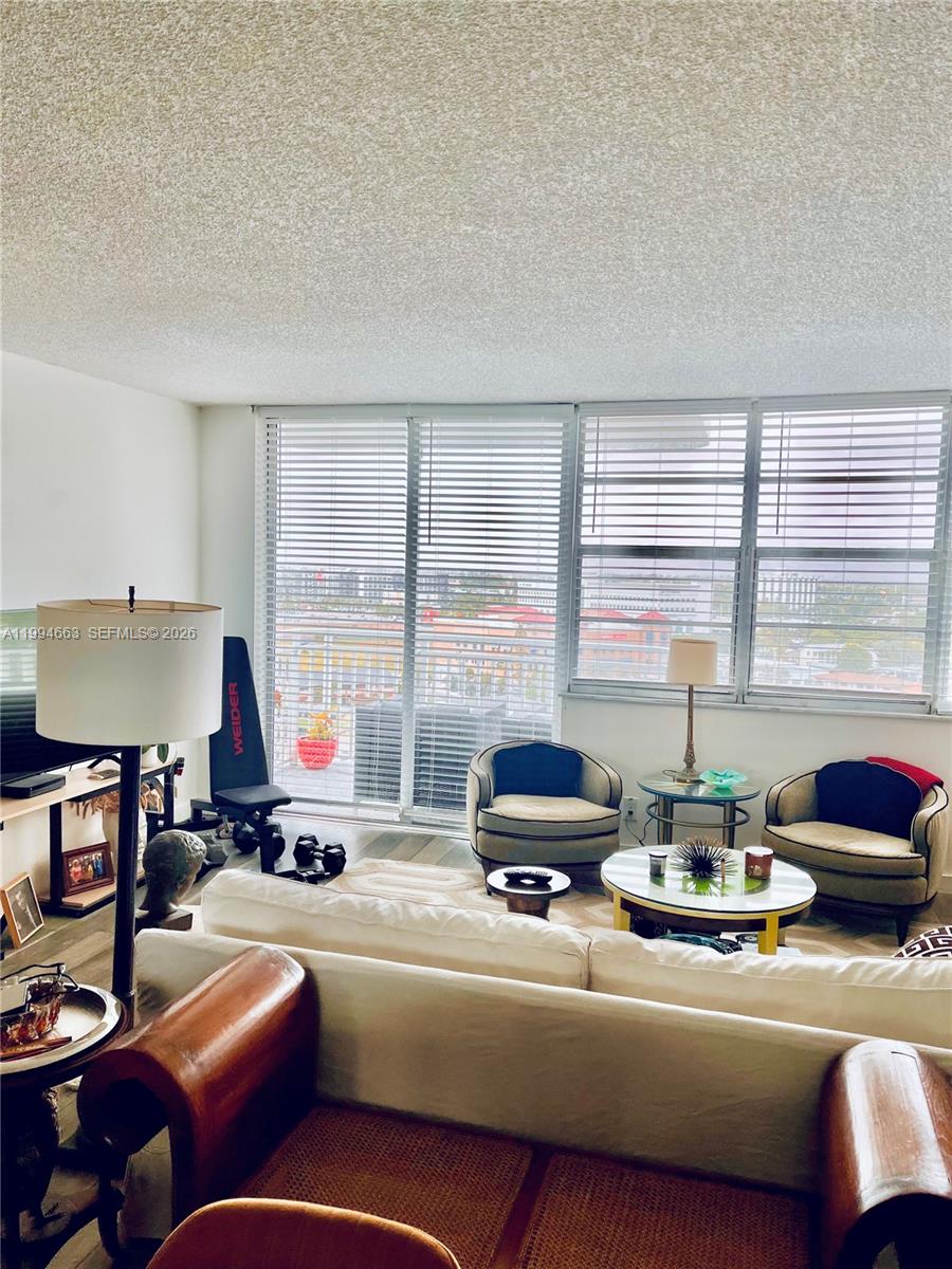 BAYVIEW TOWERS CONDO SOUT - Residential