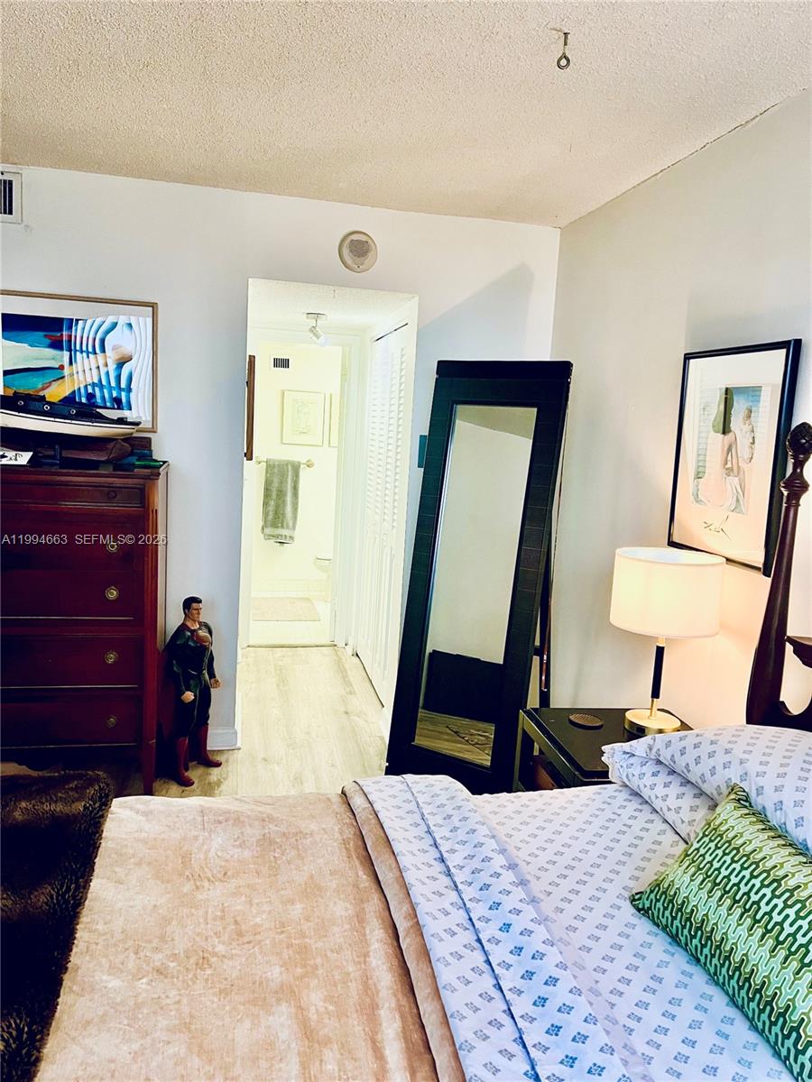 BAYVIEW TOWERS CONDO SOUT - Residential